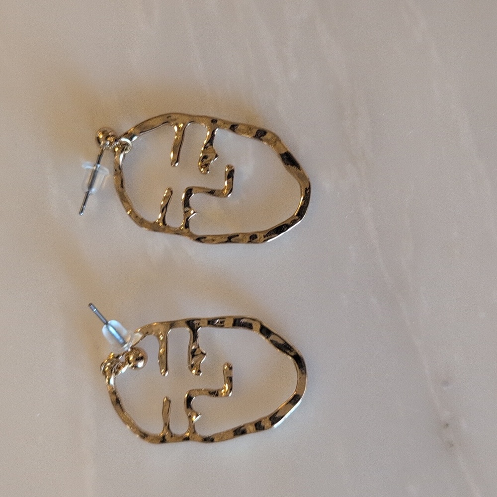 ZARA Face shape minimalist earrings